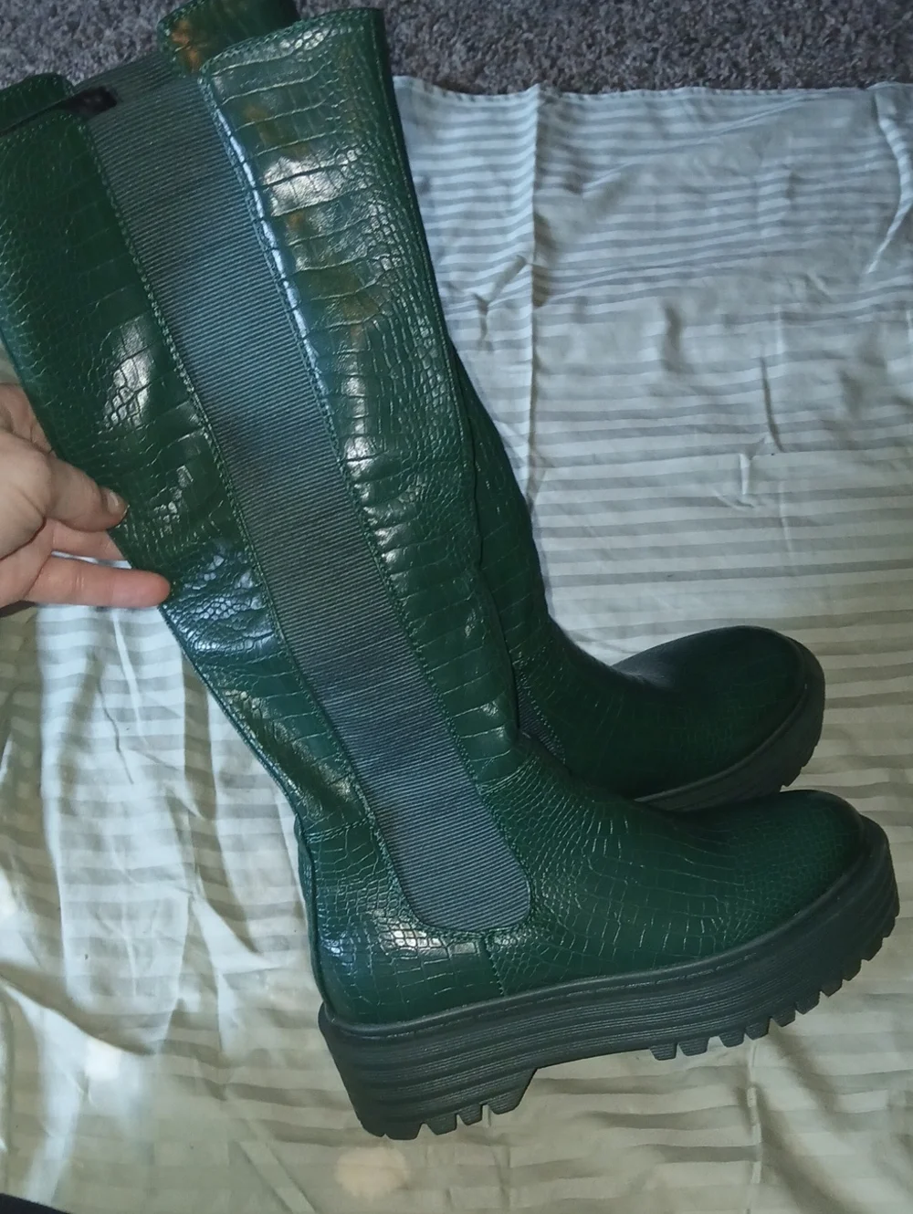 Azalea Wang Womens Sue Green Croc Print Pull On Platform Lug Sole Boots Sz: 6